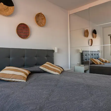 Renovated Close To Yumbo 아파트 마스팔로마스