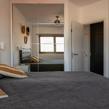 Renovated Close To Yumbo 아파트 마스팔로마스